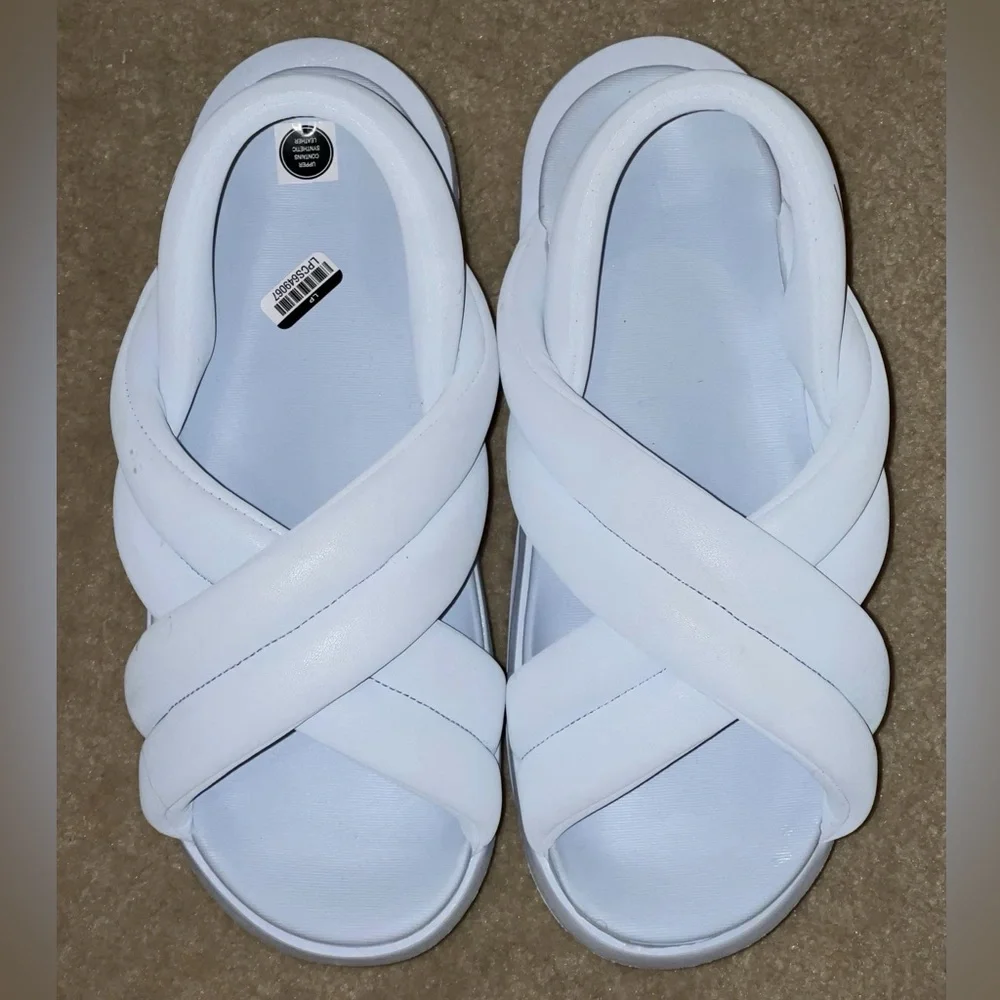 Nike Air Max Isla Women’s White Cross-Strap Slide Sandals with Visible Air - Picture 2 of 3